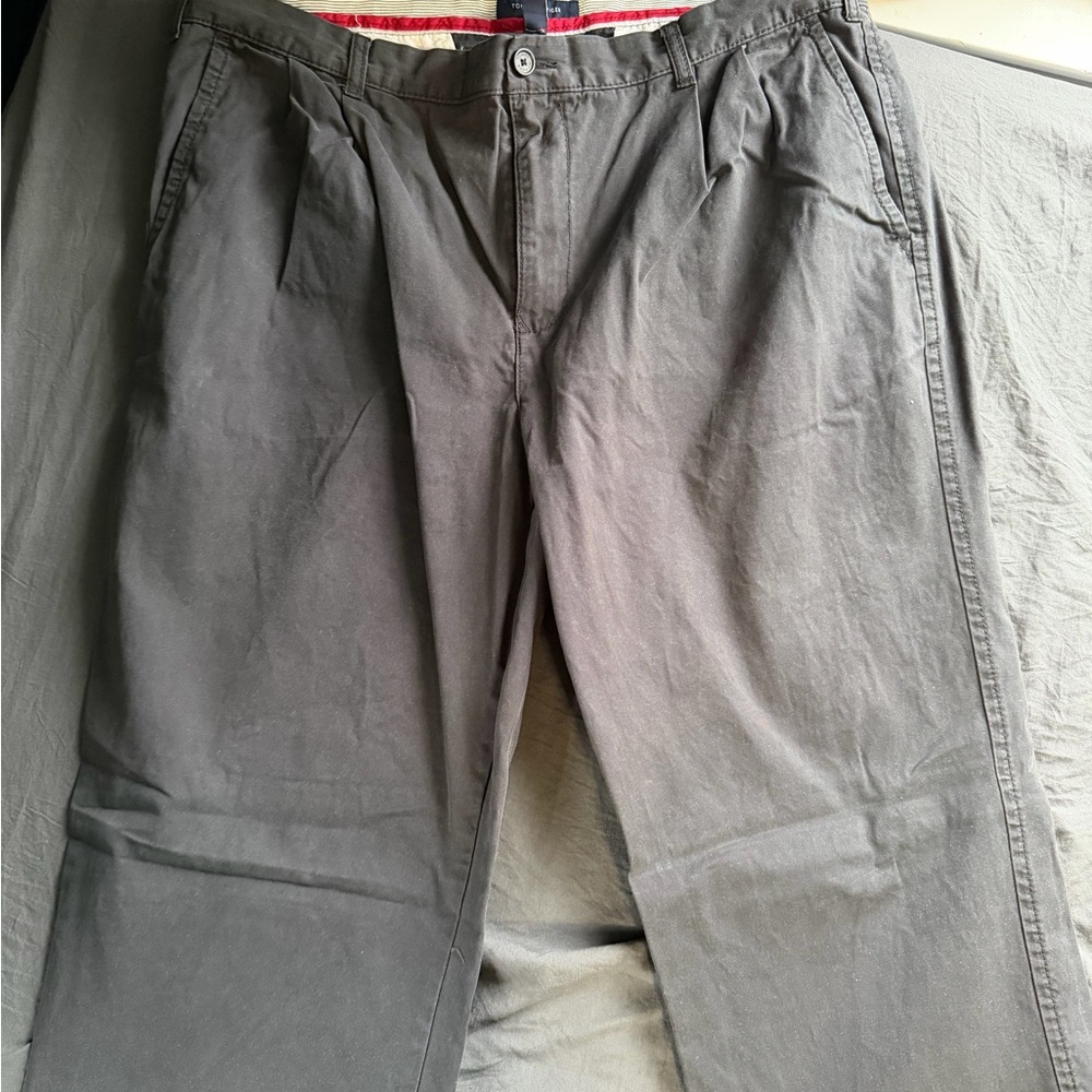 Tommy Hilfiger Men's Black Pleated Chino Pants 42x32